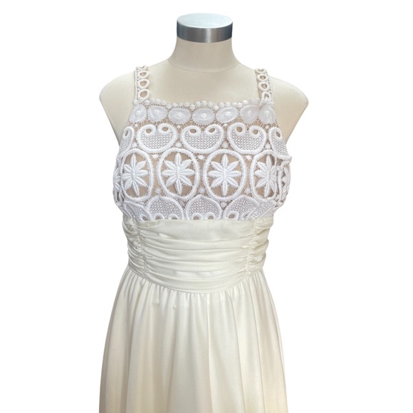 Off-white, formal dress bridal - Picture 2 of 14